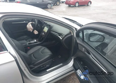 2018 Ford Fusion Hybrid Titanium z USA, uszkodzony, nr VIN 3FA6P0RU5JR116992